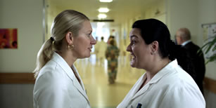 Vroni (Angelika Nidetzky) & Oberschwester (Gerda Drabek)